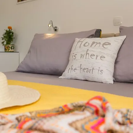 Esperanza Suits Apartment Split
