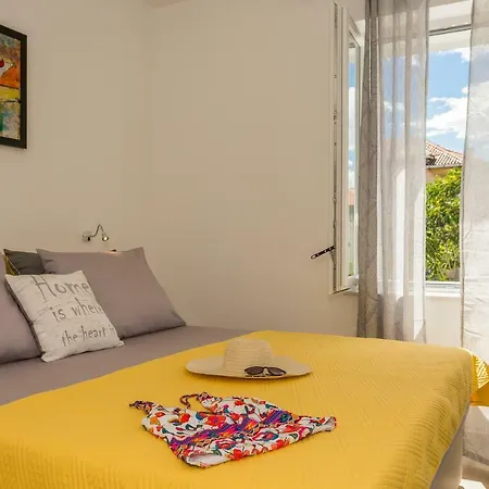 Esperanza Suits Apartment Split