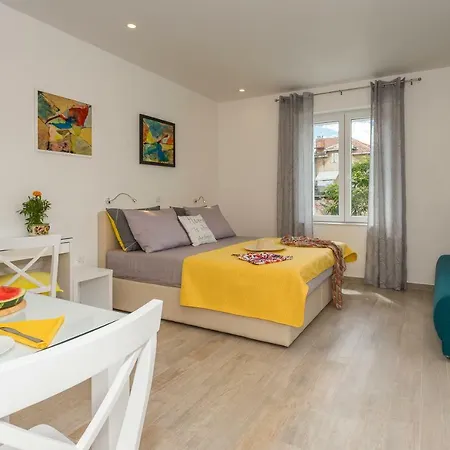 Esperanza Suits Apartment Split